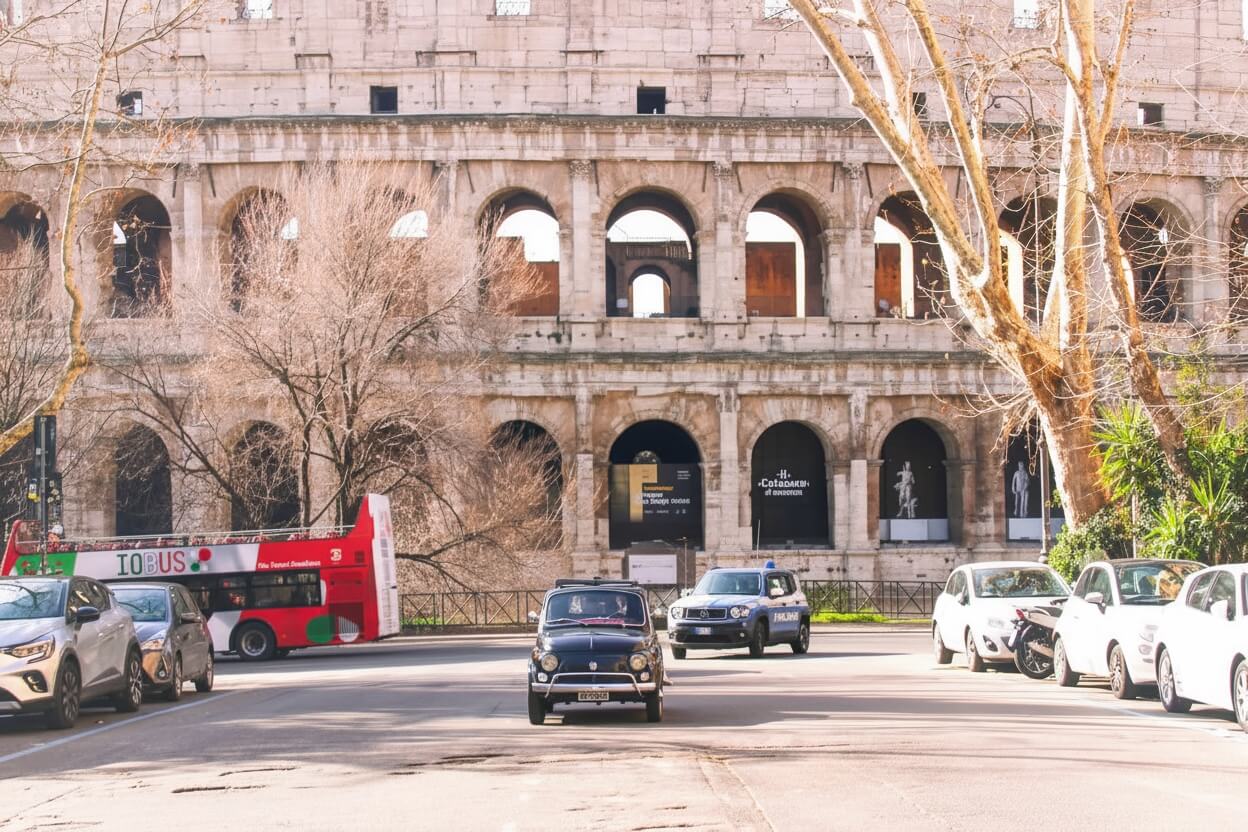Coliseo de Roma al amanecer